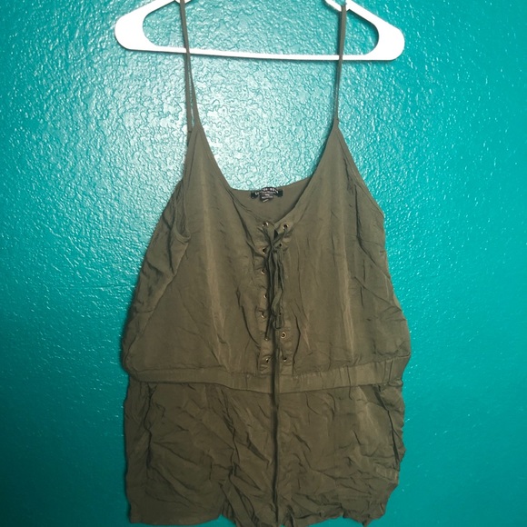 Green Romper from Fashion Nova - Picture 4 of 6